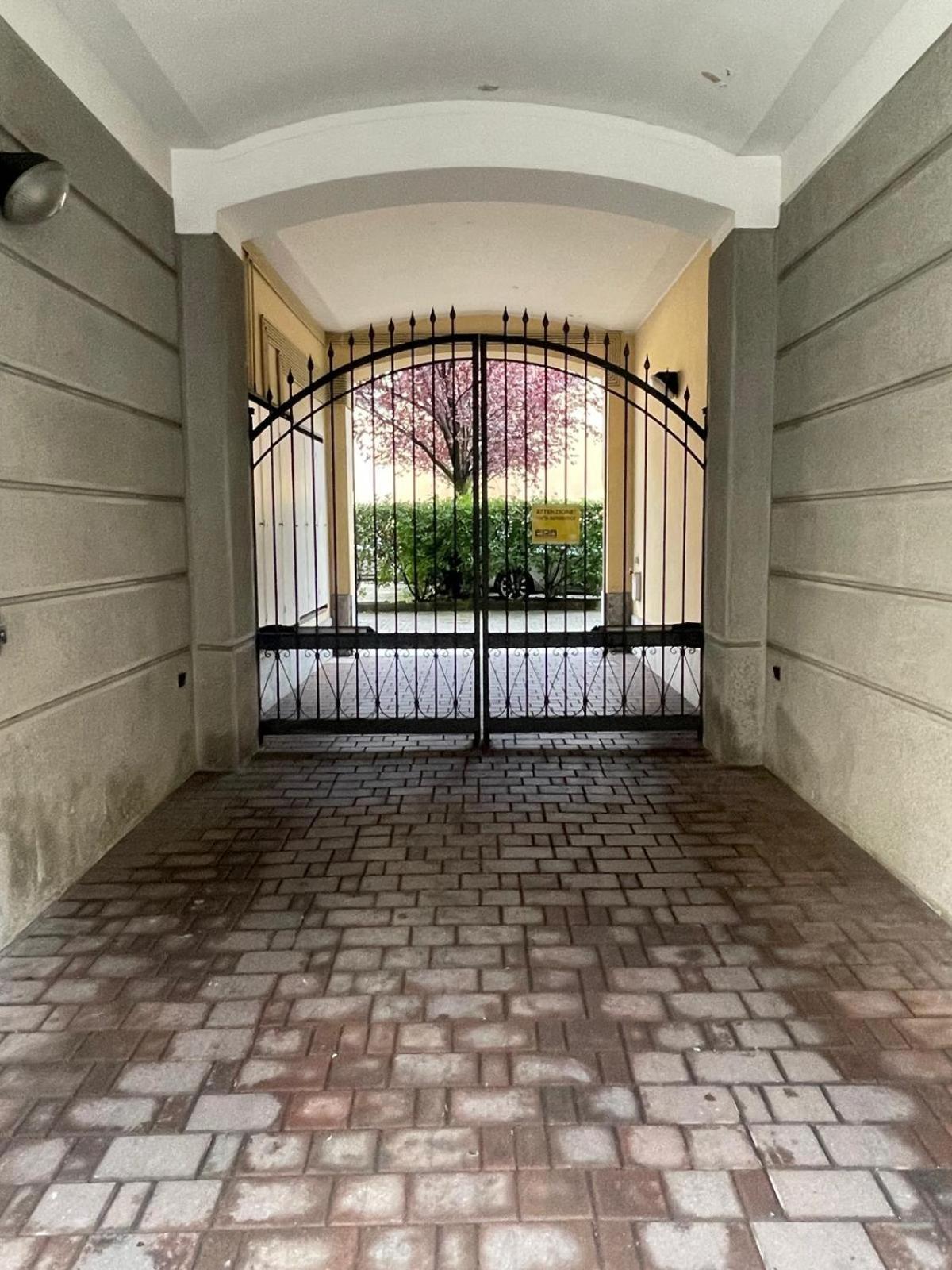 Gelsomino Appartamento Con Posto Auto Nel Centro Di Monza Exterior foto